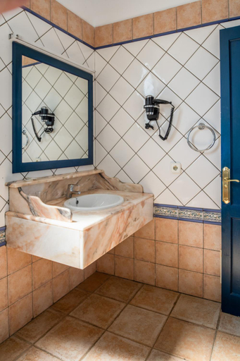 Bathroom 4, Nazaret Apartments, Las Palmas