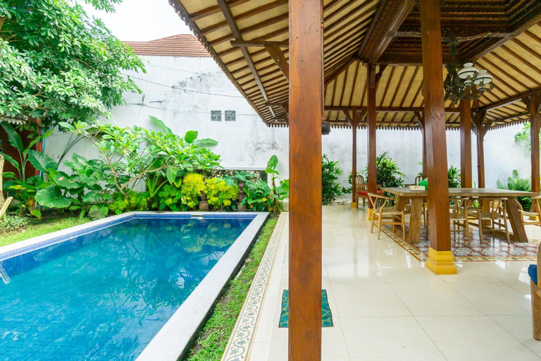 Swimming Pool 13