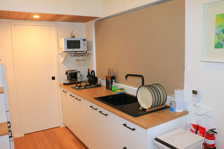 Others 4, The Pink Lake Tiny House - 'sakura', Wakefield