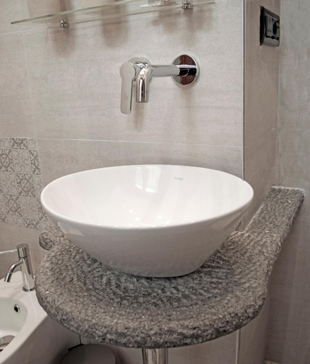 Bathroom 4, Etnaglossa, Catania