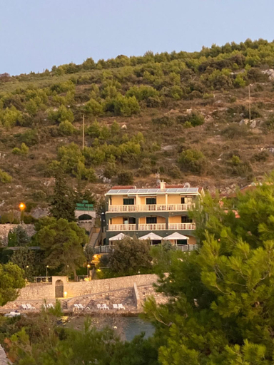Others 4, Vila Bilo, Primošten