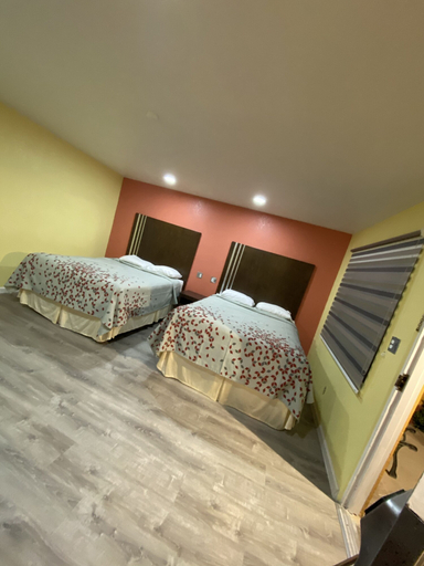 Bedroom 4, Budget Inn, Eddy