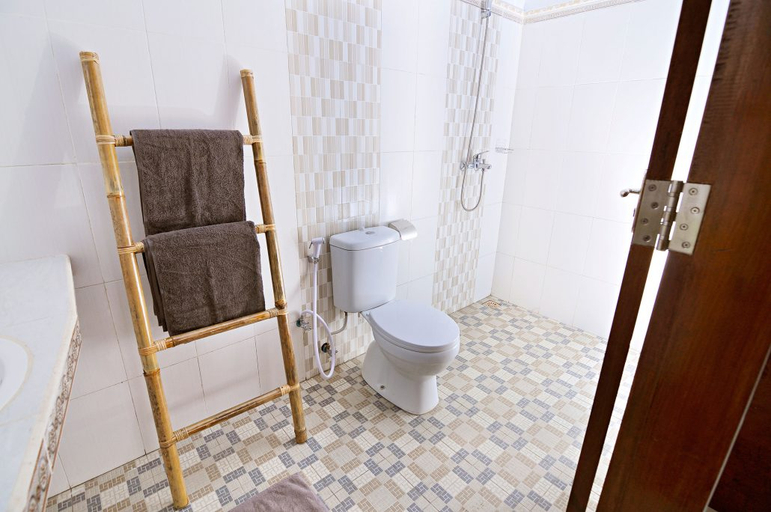 Bathroom 4, Happy Devi Guest House, Badung