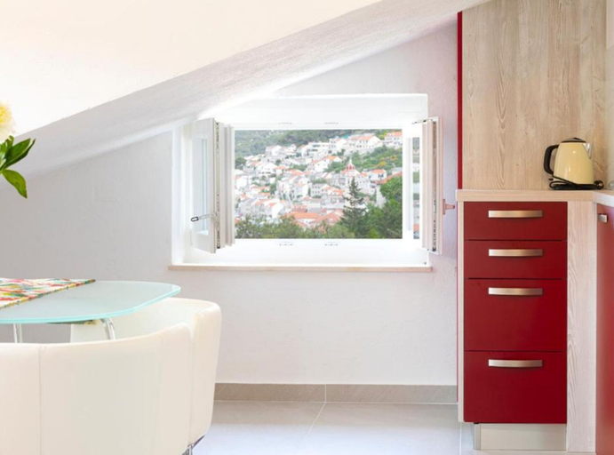 Bathroom 4, White Stone House, Pučišća