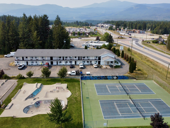 Front of property 4, Super 8 by Wyndham Clearwater BC, Thompson-Nicola