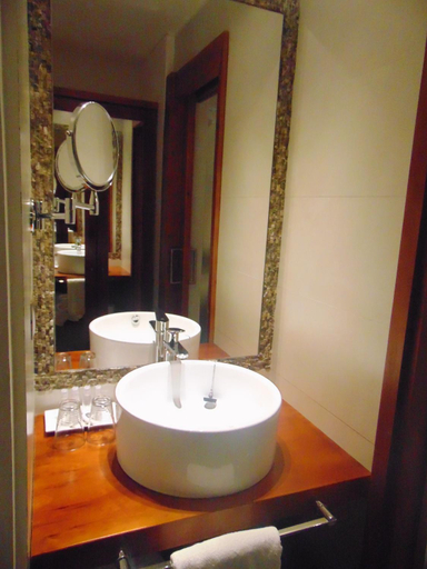 Bathroom 5, Martina de Goni, Cautín