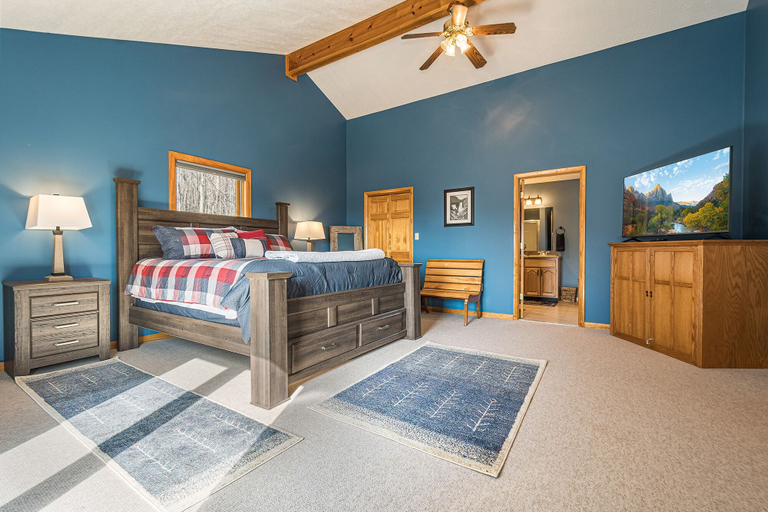 Bedroom 2, Finn's Four Seasons, Garrett