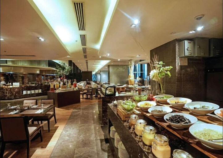 Food & Drinks 4, Oakwood Makati Avenue, Makati City
