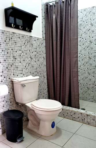 Bathroom 5, AMINA Inn, Flores