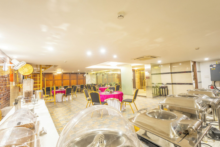 Food & Drinks 5, Hotel Tripple Tree, Delhi