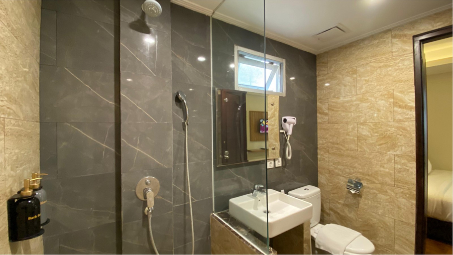 Bathroom 25