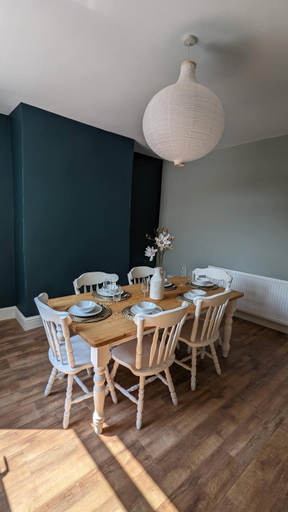 Others 5, Trendy 4 - Bedroom Home - Fast WiFi - Great for Work , Free Parking, Wolverhampton