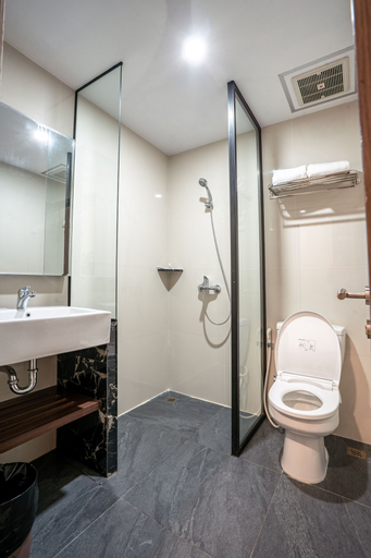 Bathroom 11