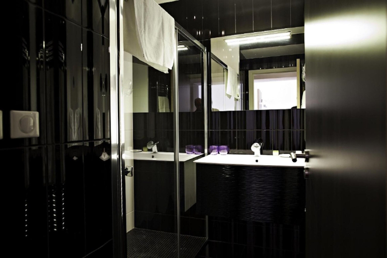 Bathroom 3, Logis La Belle Meuniere, Puy-de-Dôme