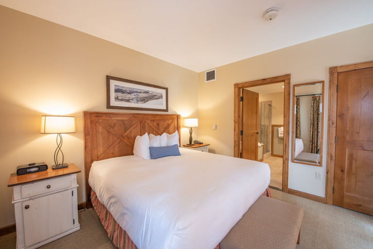 Room 2, Kid-Friendly 2 Bedroom Bathroom - Slopeside Condo - No Cleaning Fee! by RedAwning, Gunnison