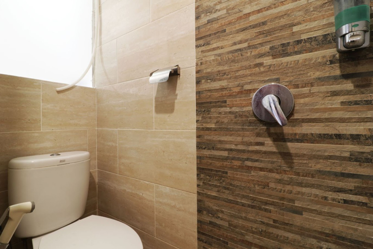 Bathroom 4, Hotel Sanrina Makassar, Makassar