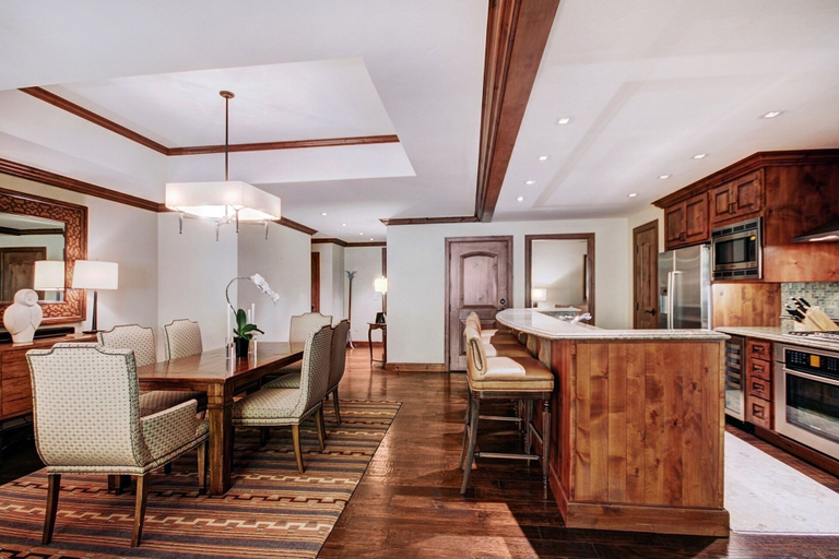 Private kitchen 5, Luxe 2BR+Den Ritz-Carlton Residence Quiet Location by RedAwning, Eagle