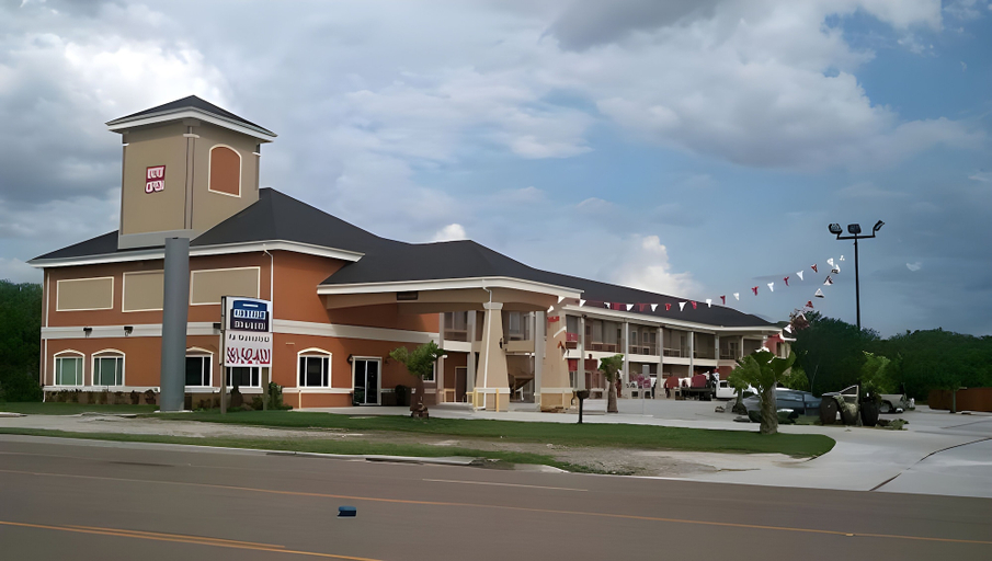 Exterior & Views 1, Studio 6 Beeville, TX, Bee