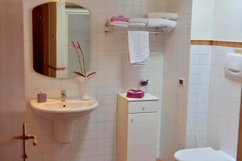 Bathroom 2, Residence Del Messaggero, Trento