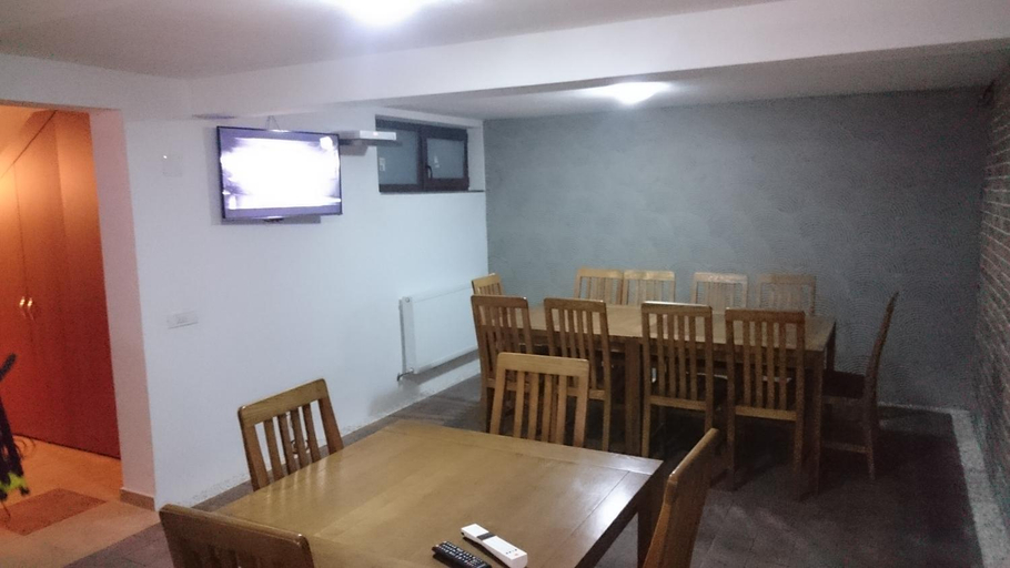 Food & Drinks, Complex Transalpina Lac, Voineasa