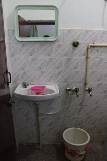 Bathroom 13