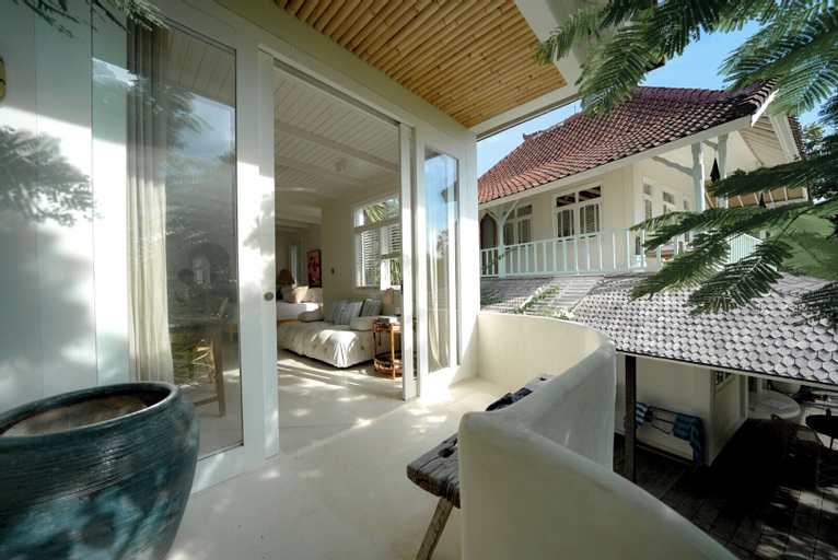 Exterior & Views 22