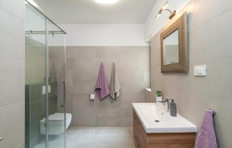 Bathroom 4, House Ela with pool, Split