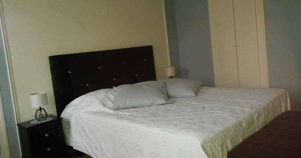 Bedroom 2, Le Domaine des Gemmes, Yonne