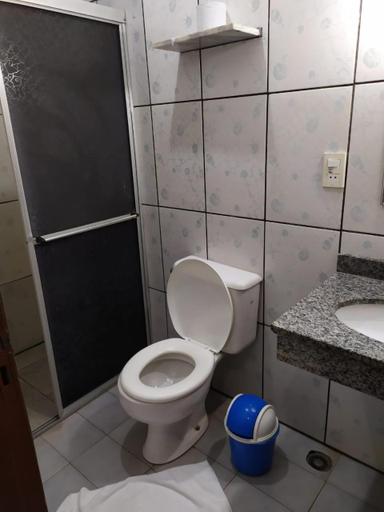 Bathroom 3, FRONTIER PALACE HOTEL, Pedro Juan Caballero