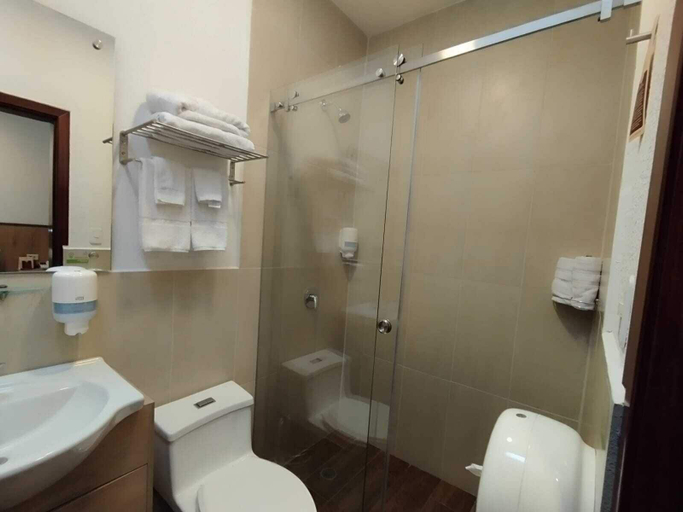 Bathroom 4, Casona Tobar Hotel - Hotel escuela, Quito