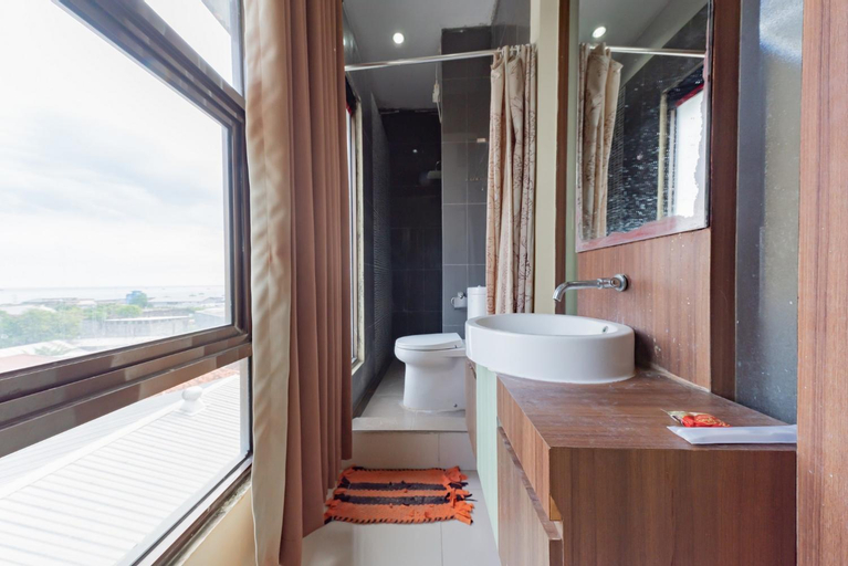 Bathroom 9