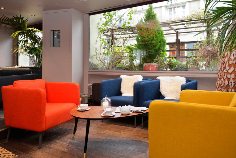 Public Area 3, Logis Hôtel le St Georges Vendôme, Loir-et-Cher