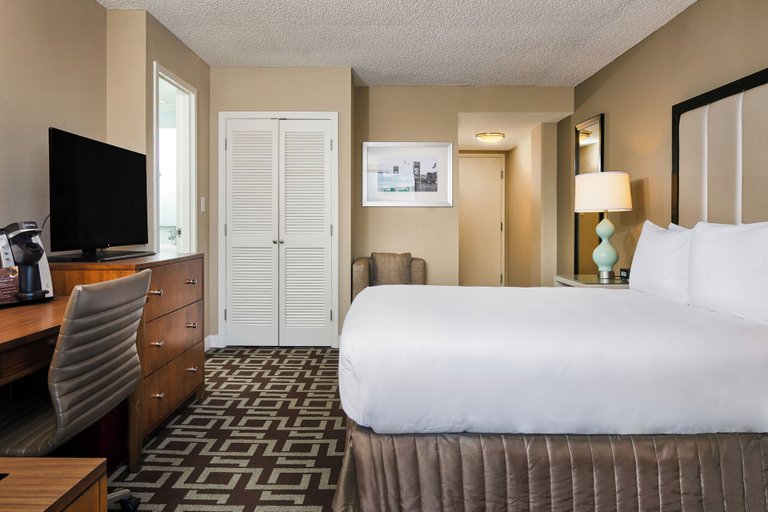 Bedroom 3, DoubleTree by Hilton Hotel Jacksonville Riverfront, Duval