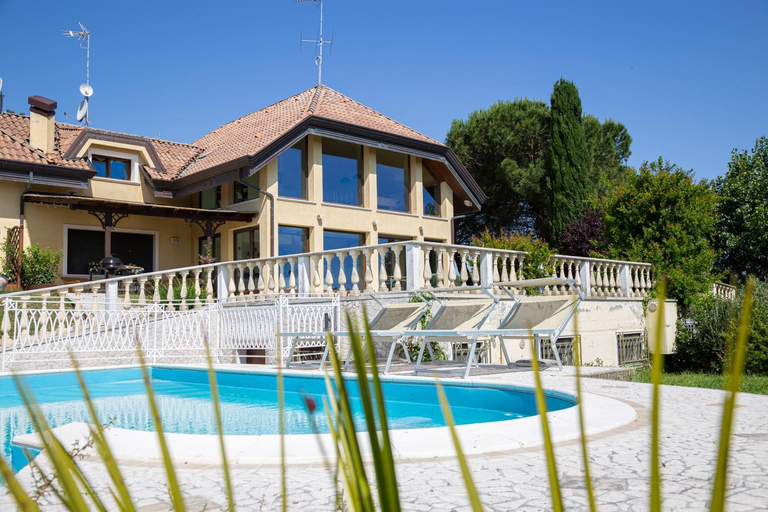 Others 4, Villa Rolls - Porzione di Villa con piscina,giardino e parcheggi, Rimini