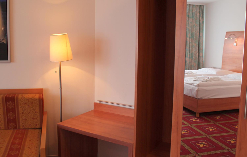 Others 5, Hotel Kaiser, Berlin