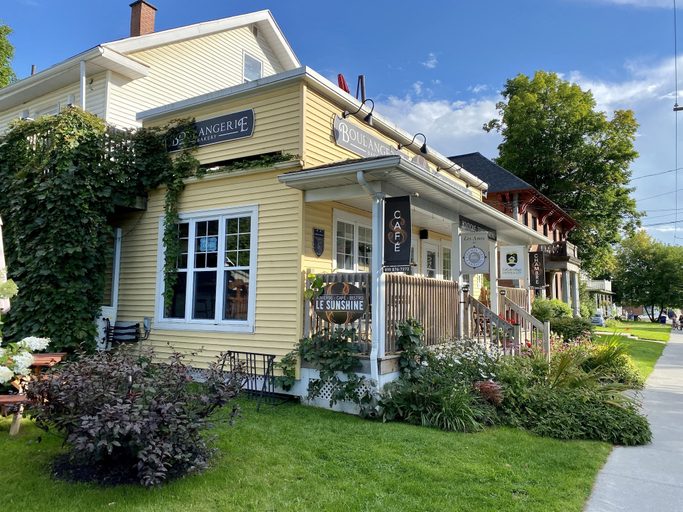 Exterior & Views 2, Auberge Le Sunshine - Café-bistro, Memphrémagog