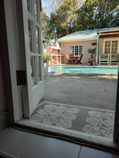 Paradise in the City Cottage Two, Nelson Mandela Bay