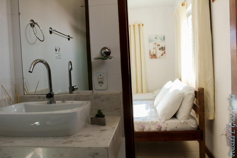 Bathroom 2, L´Grace Geriba, Armação dos Búzios