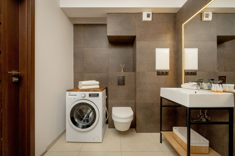 Bathroom 4, Modern Apartment in Wroclaw by Renters, Środa Śląska