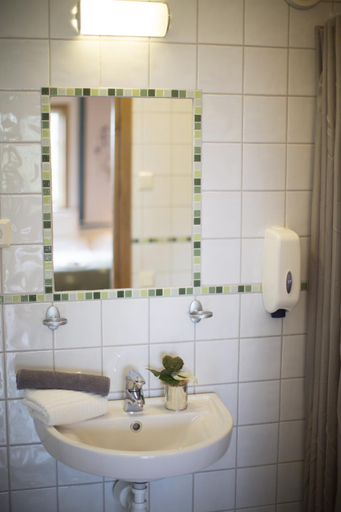 Bathroom, Sju Sjoar, Mark