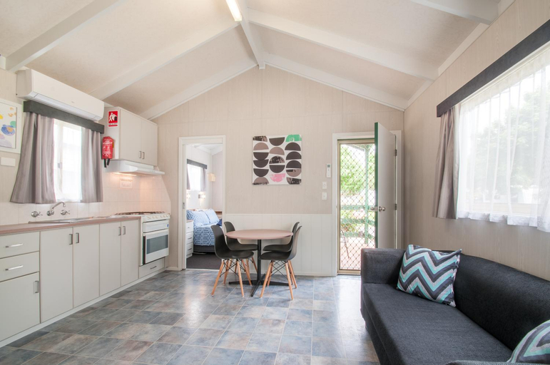 Others 5, Warragul Gardens Holiday Park, Baw Baw - Pt B West