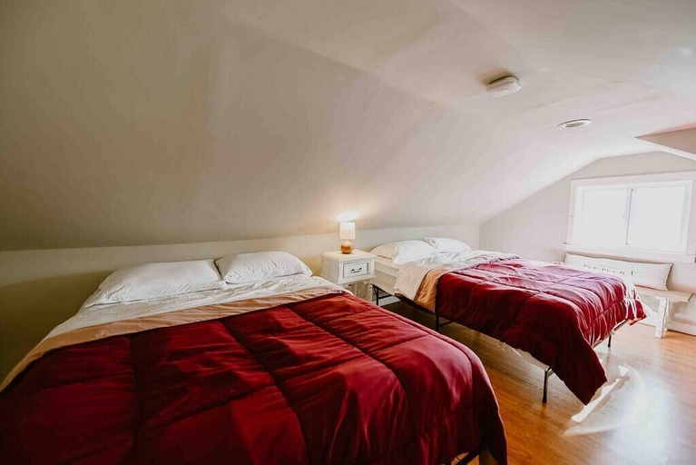 Bedroom 3, Little Landing Cottage-gorgeous View BBQ Wi-fi, Kennebec