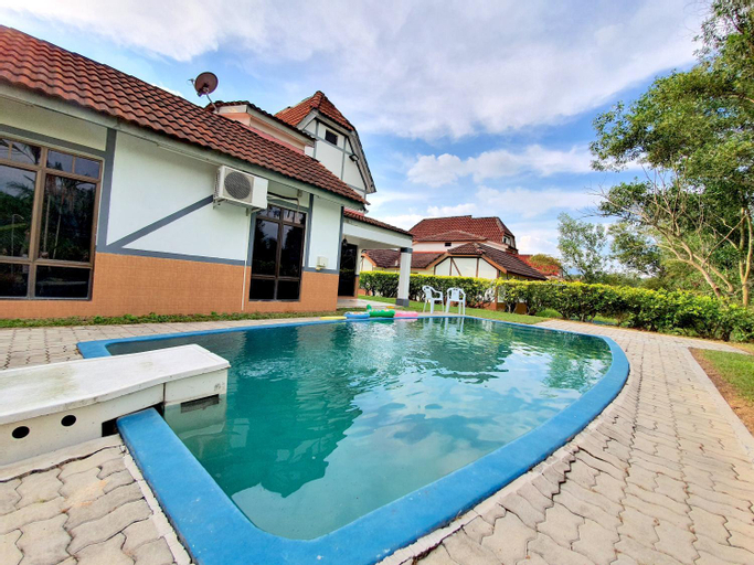 Melaka Afamosa Villa with Private Pool, KTV Kareoke & Pool Table for 10 pax, Alor Gajah