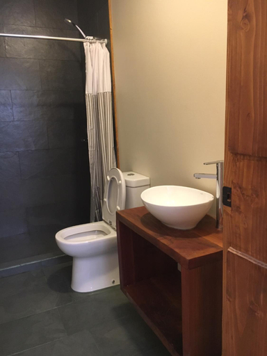 Bathroom 2, Hotel 381 Panguipulli, Cautín
