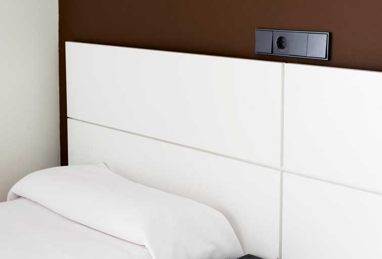 Bedroom 2, Hostal Joaquin Costa, Huesca