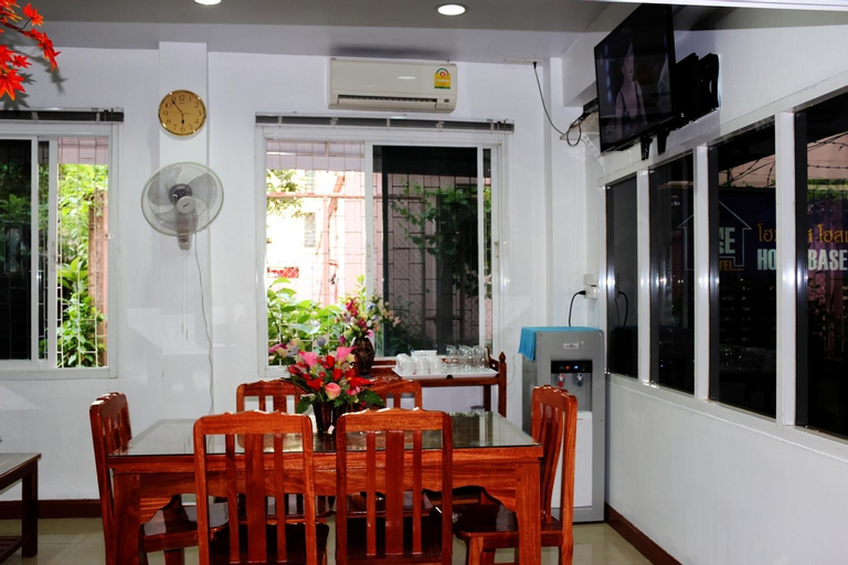 Food & Drinks, Home Base Hostel, Bang Rak