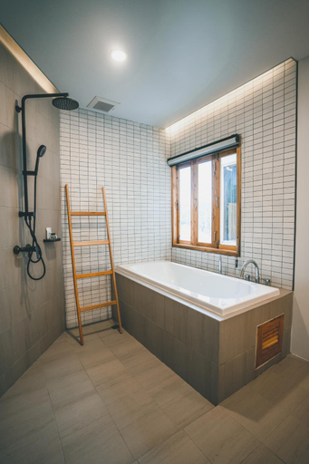 Bathroom 3, Passion Resort Kiriwong, Lan Saka