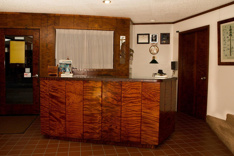 Public Area 2, Curly Redwood Lodge, Del Norte