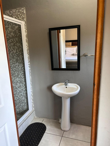 Bathroom 2, Platinum Guest lodge Germiston, Ekurhuleni