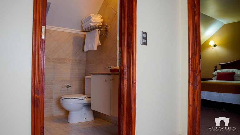 Bathroom, Malalcahuello Thermal Hotel & Spa, Malleco